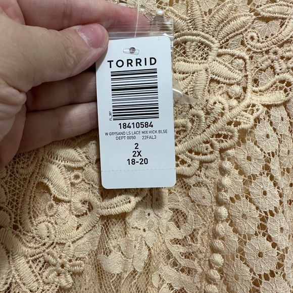 NWT Torrid tan lace long sleeve top - Picture 3 of 7